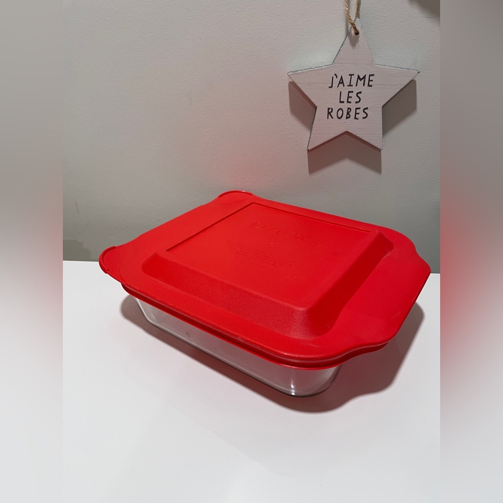 PYREXware #222-PC 2-Quart Glass Baking Dish with Bold Red Lid